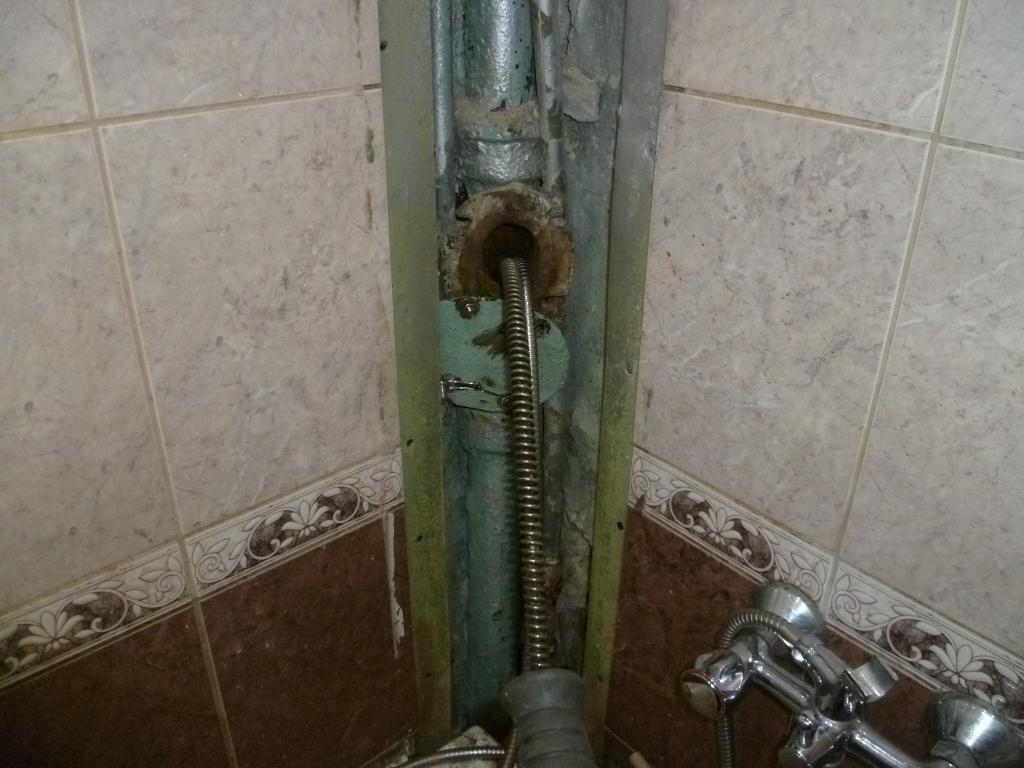 Прочистка канализационных труб в частном доме - Сантех-Мастер